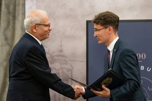 Pro Civitate díjat kapott Neubart István volt fehérvári hitközségi elnök 